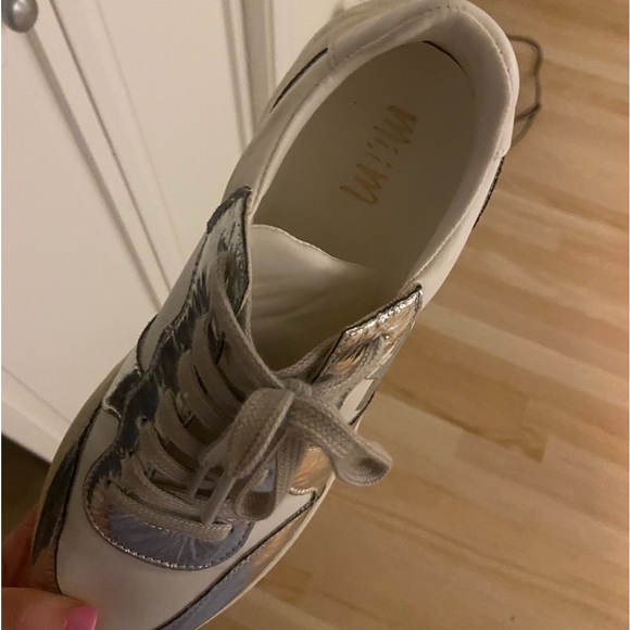 Star Sneakers! - Picture 2 of 6